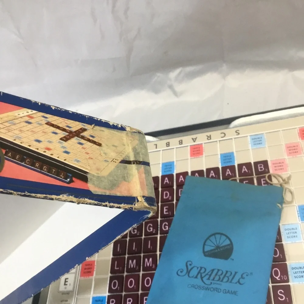 VTG Scrabble Game Deluxe Edition Turntable Burgandy Tiles 76 Blue Trays Complete